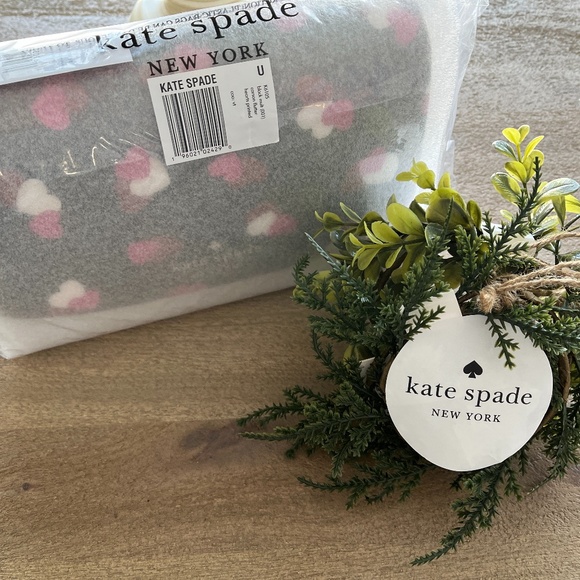 kate spade Carson Flutter Hearts Printed Crossbody (k6105) - Picture 9 of 13